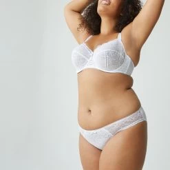 Slip Star White Luccia -Belle Lingerie Soldes BL02409 016 WEB 31 ba256f8d d5fb 48e9 9a76 6e0ef3b60b3e